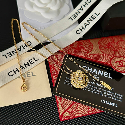 Collier Pendentif Fleur Diamant