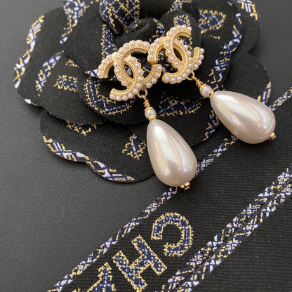 Pendientes de perlas clásicos