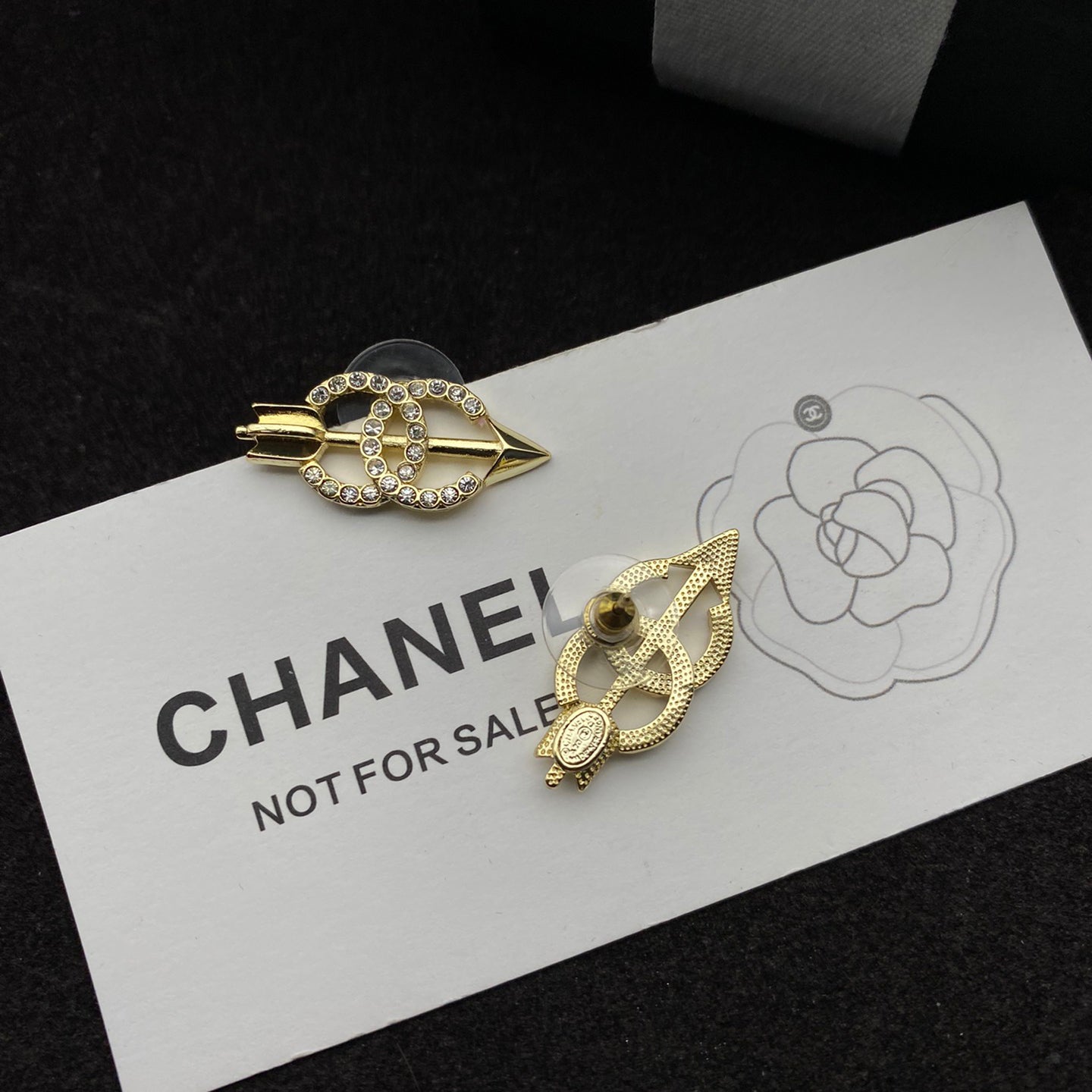 Pendientes de circonita con forma de flecha de Cupido