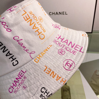 Chapeau seau avec motif lettres tendance