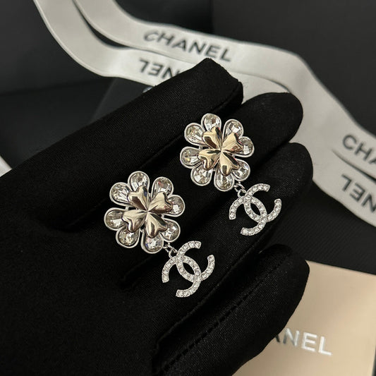 Boucles d'oreilles fleur en strass