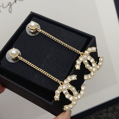 Pendientes de diamantes y perlas en forma de gota