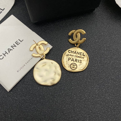 Pendientes irregulares de alfabeto vintage