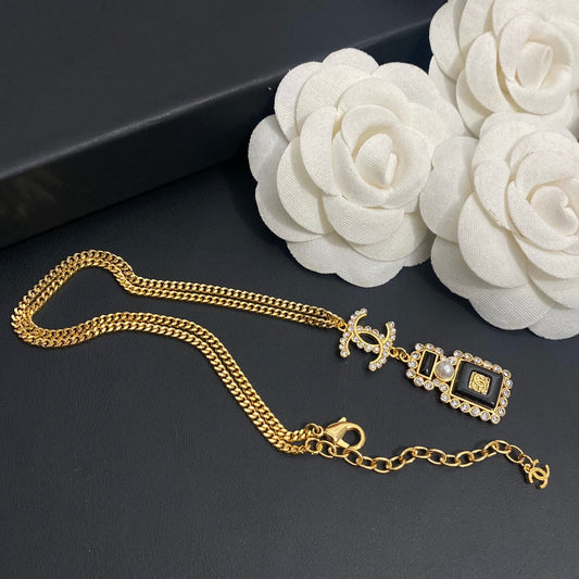 Collier Flacon de Parfum en Diamant