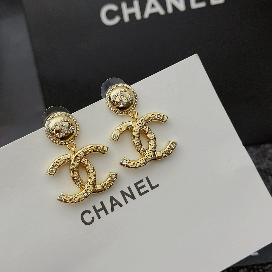 Pendientes metálicos con colgante de cristal
