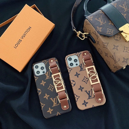 Estuche de cuero con estampado de monograma y correa para la muñeca