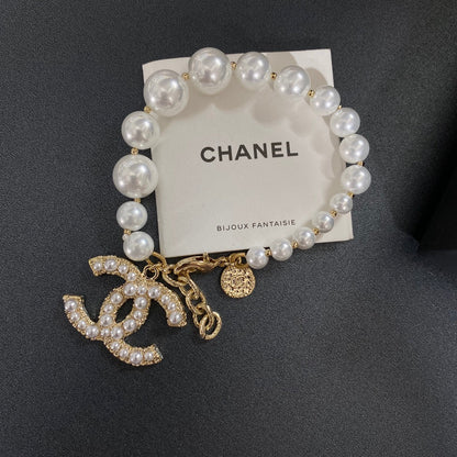 Elegante pulsera de perlas