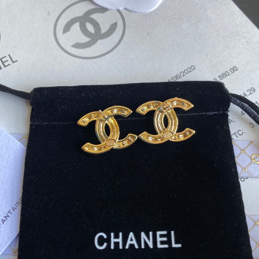 Pendientes de perlas y diamantes de moda