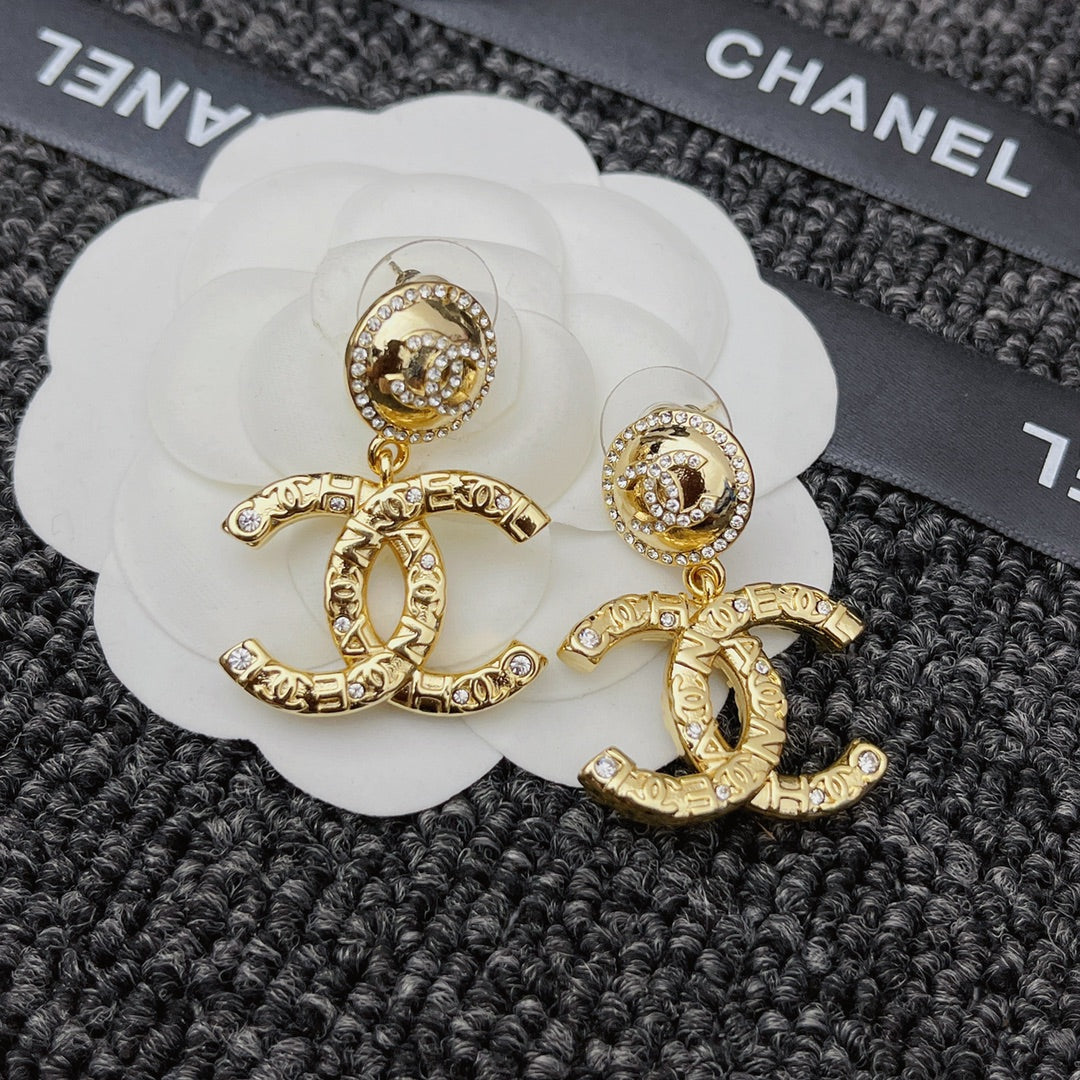 Pendientes metálicos con colgante de cristal
