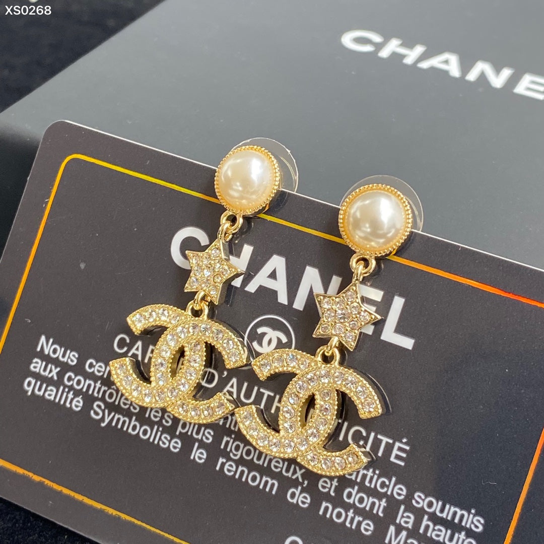 Pendientes de Letra con Estrella de Zirconia Brillante