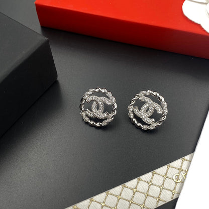Fines boucles d'oreilles clous rondes en zircon étincelant
