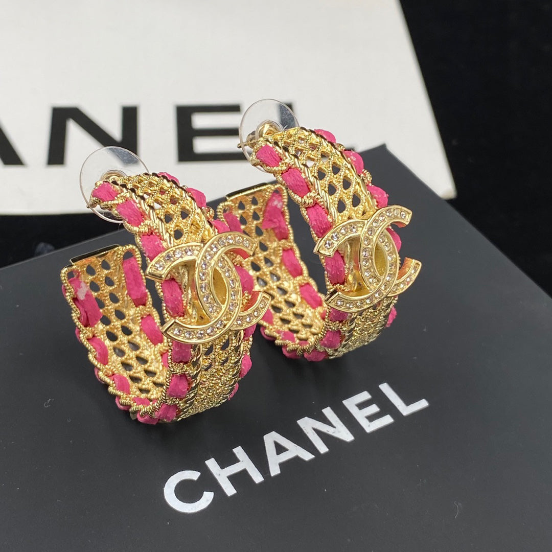 Pendientes de medio aro de cuero rosa
