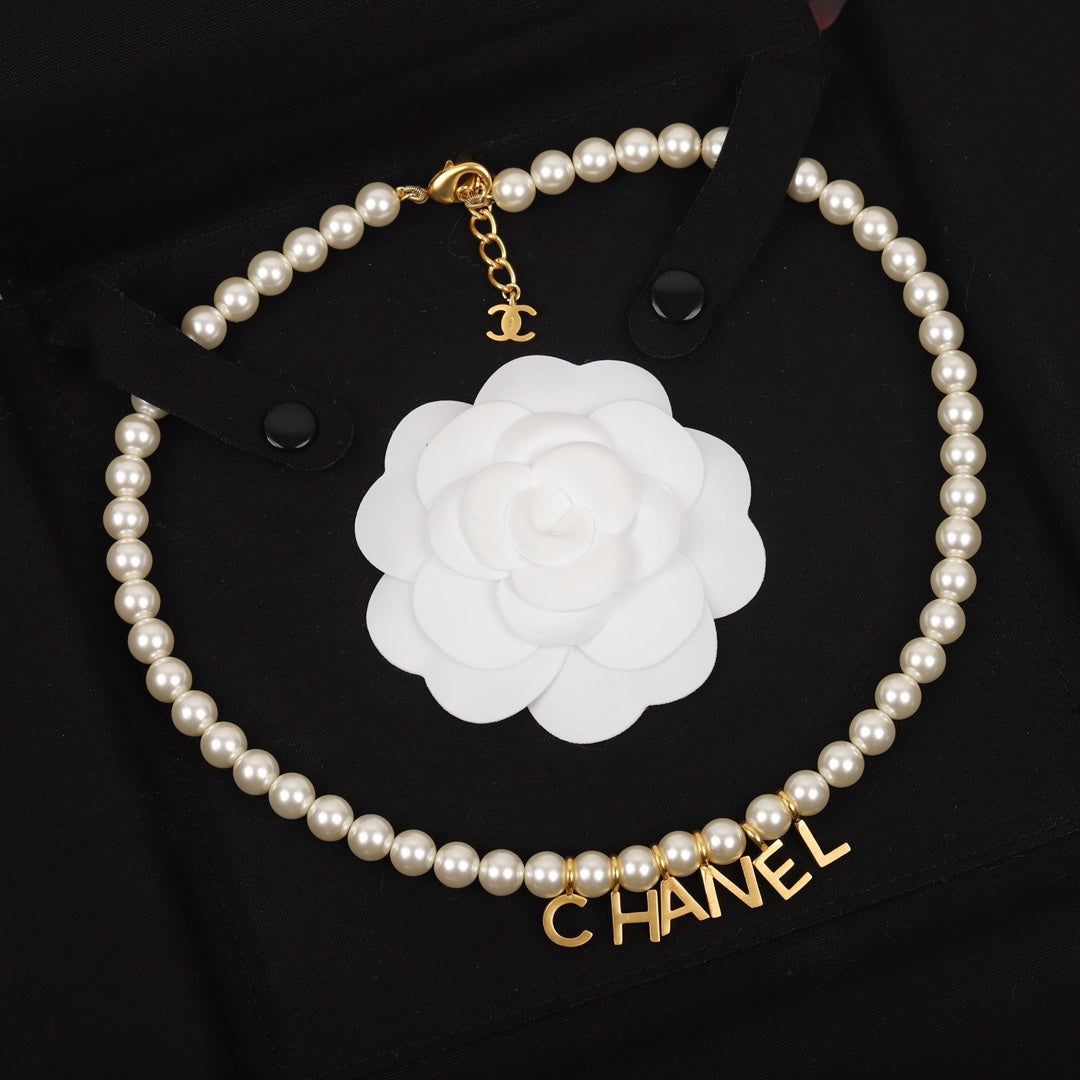 Collar Pendiente de Perla con Letra
