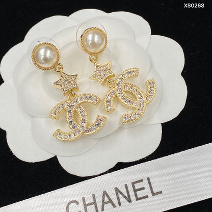 Pendientes de Letra con Estrella de Zirconia Brillante
