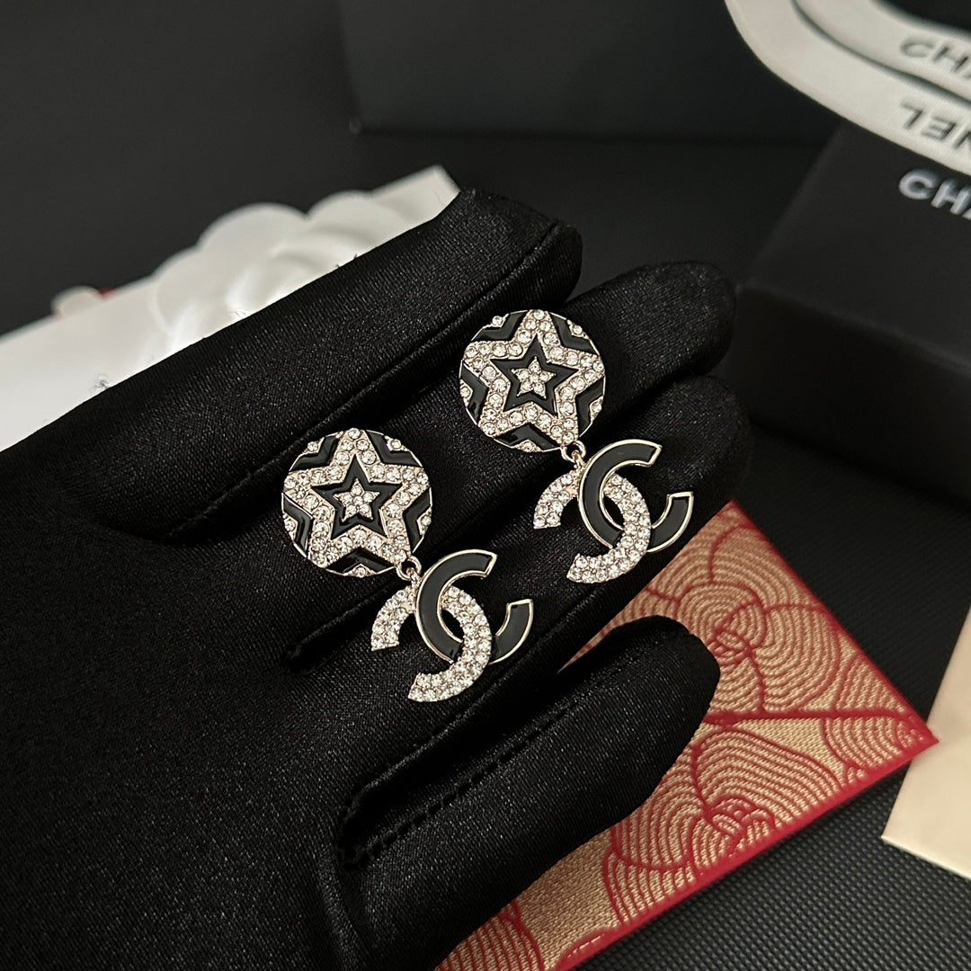 Aretes negros con paneles y diamantes de imitación