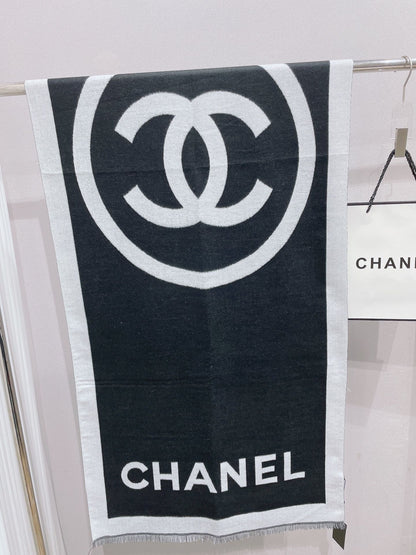 Écharpe châle classique grand logo