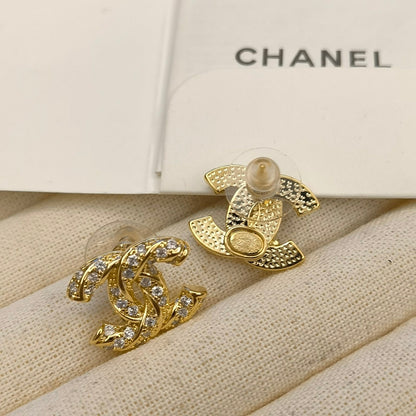 Clous d'oreilles logo étincelants en zircon