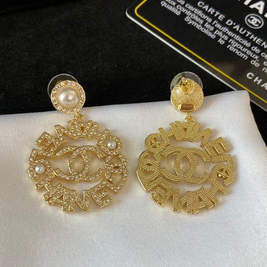 Pendientes de diamantes redondos con personalidad