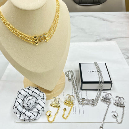 Conjunto de collar y pendientes de clip de diamantes de imitación de corazón de moda