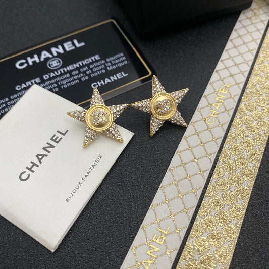 Boucles d'oreilles clous étoiles en zircon étincelant