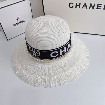 Chapeau de paille à franges et perles