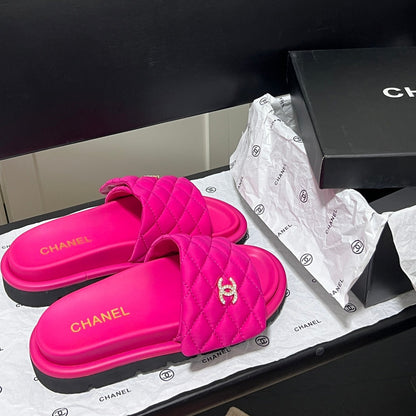 Pantuflas con el logotipo de diamante