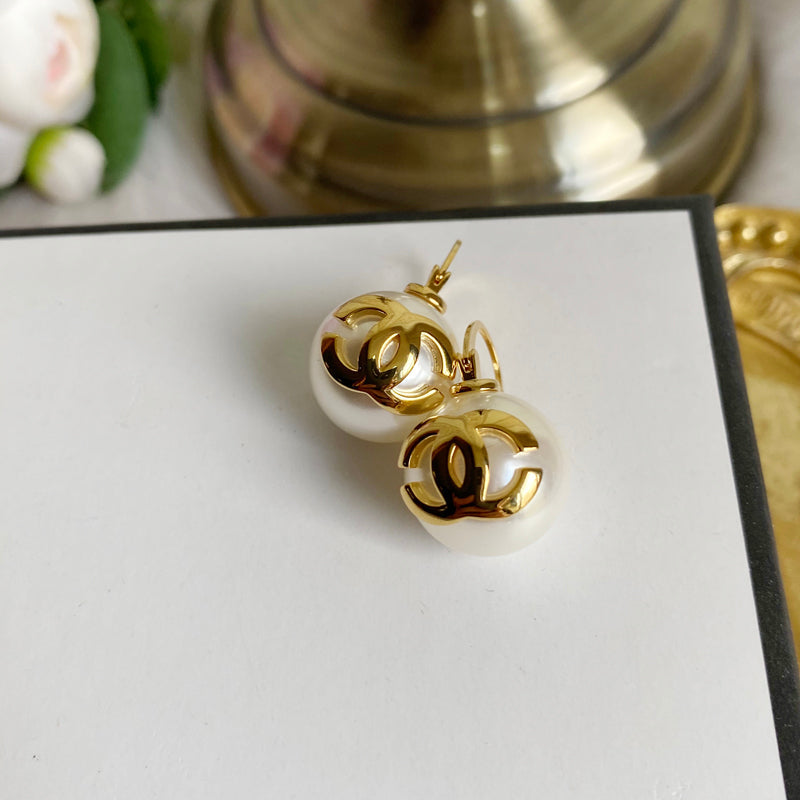 Aretes retro de perlas con baño de oro