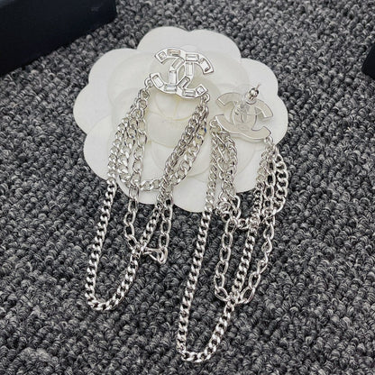 Boucles d'oreilles pendantes chaîne et diamants de cristal