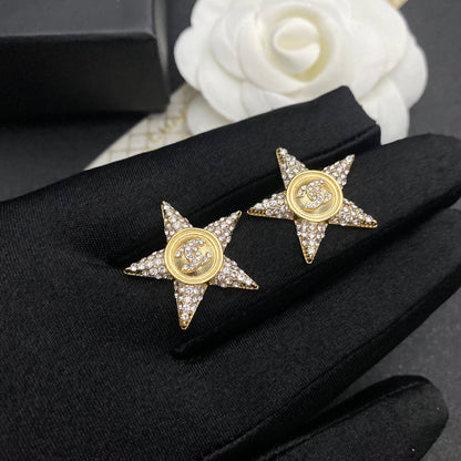 Pendientes de tuerca de estrella con circonitas brillantes