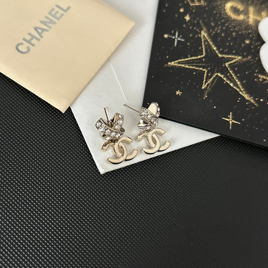 Nouvelles boucles d'oreilles élégantes et tendance