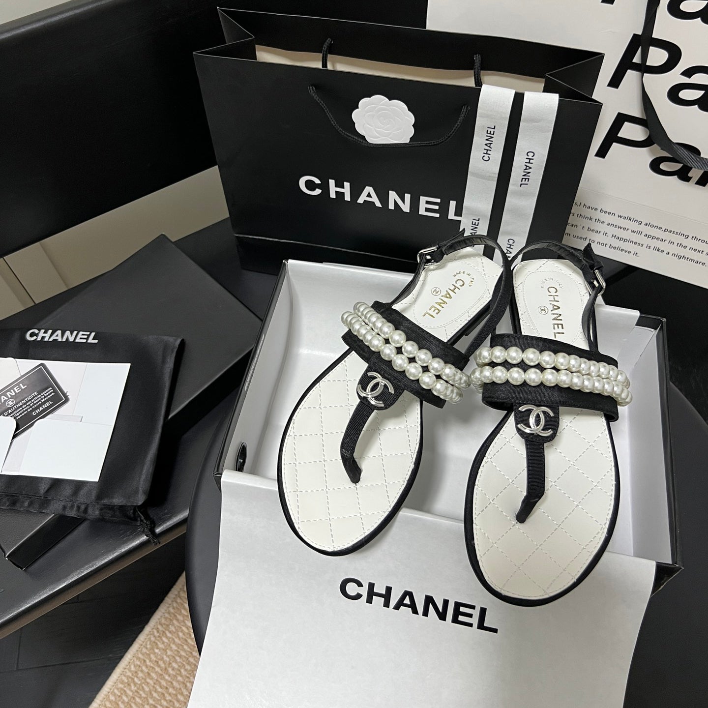 Sandalias de perlas con diseño de moda