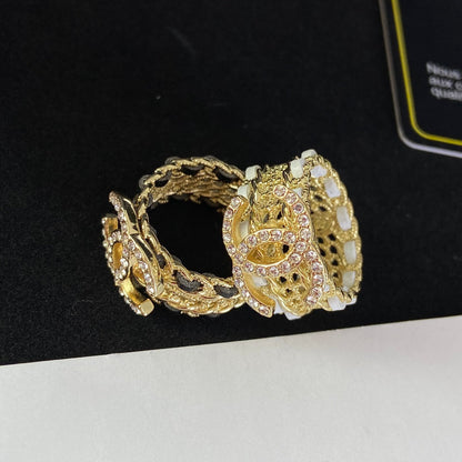 Anillo de cuero con temperamento fuerte