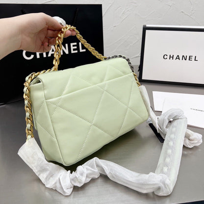 BOLSO DE HOMBRO CON SOLAPA Y CADENA SERIE 19