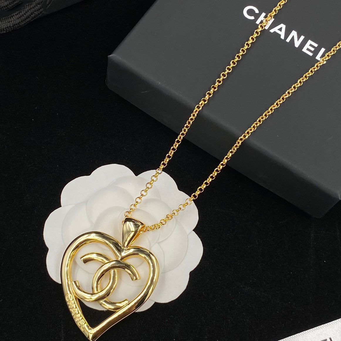 Collar con colgante de corazón grande