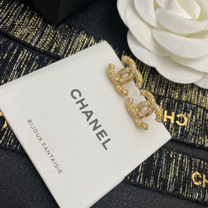 Boucles d'oreilles clous lettre en zircon de qualité supérieure