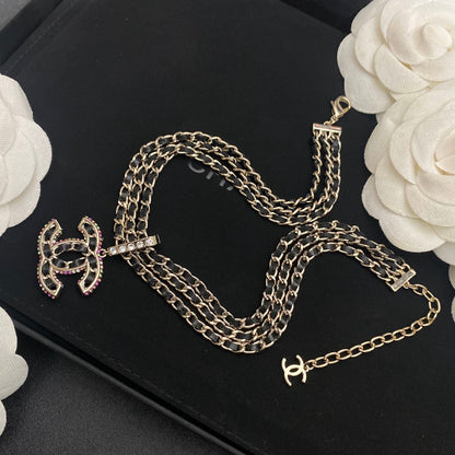 Collier pendentif lettre en cuir triple couche premium