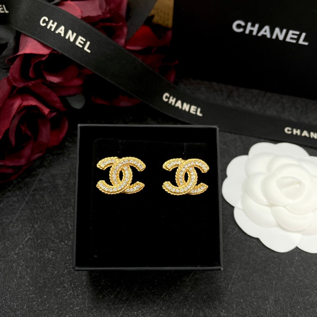 Pendientes de oro con diamantes engastados