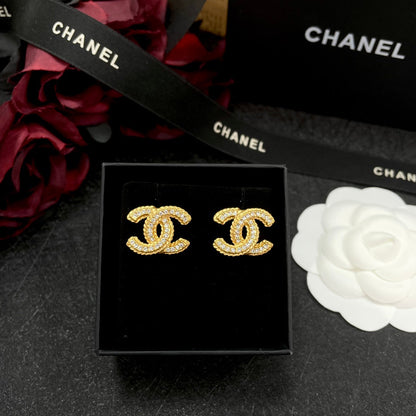 Pendientes de oro con diamantes engastados