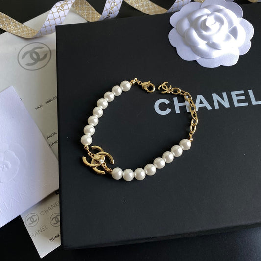 Pulsera de perlas doble C