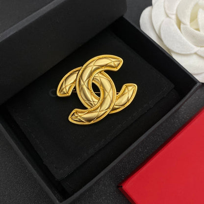 Broche con Patrón de Rombos