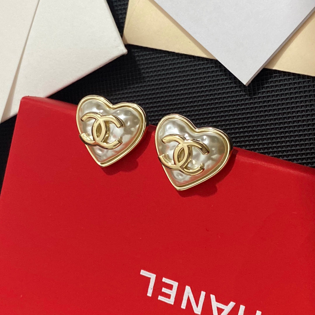 Pendientes de botón con forma de corazón de perla vintage