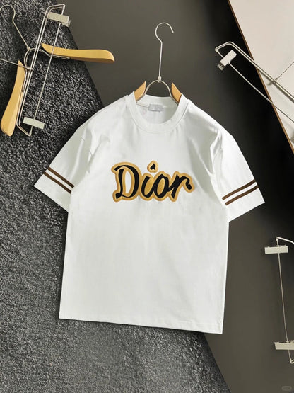 Camiseta de manga corta con cuello redondo, logo de piel y espuma