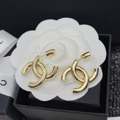 Boucles d'oreilles élégantes en or et diamants