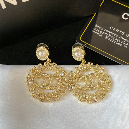 Pendientes de diamantes redondos con personalidad