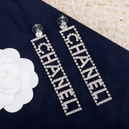 Aretes de alfabeto de cristal con diamante