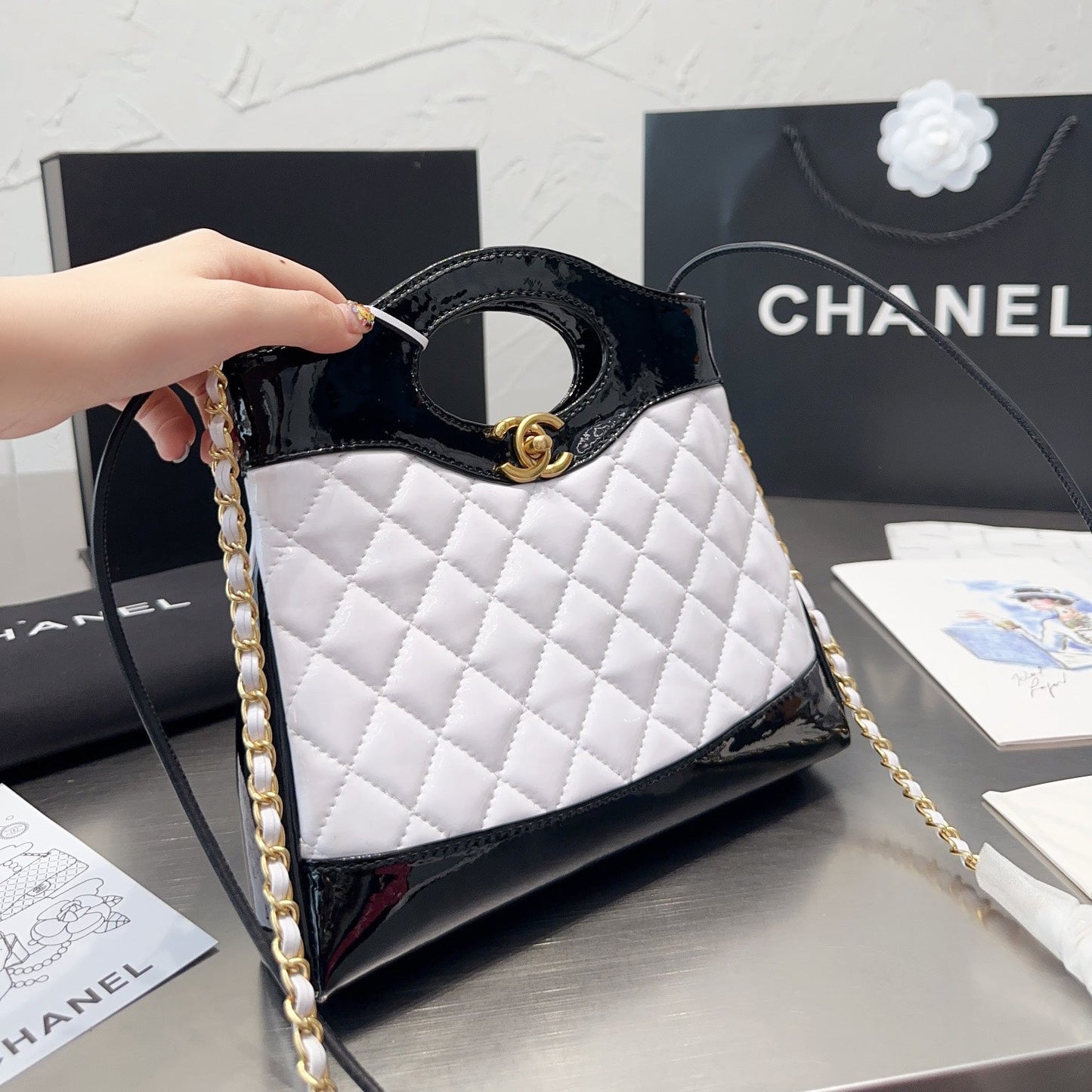 31 Bolso de compras de charol