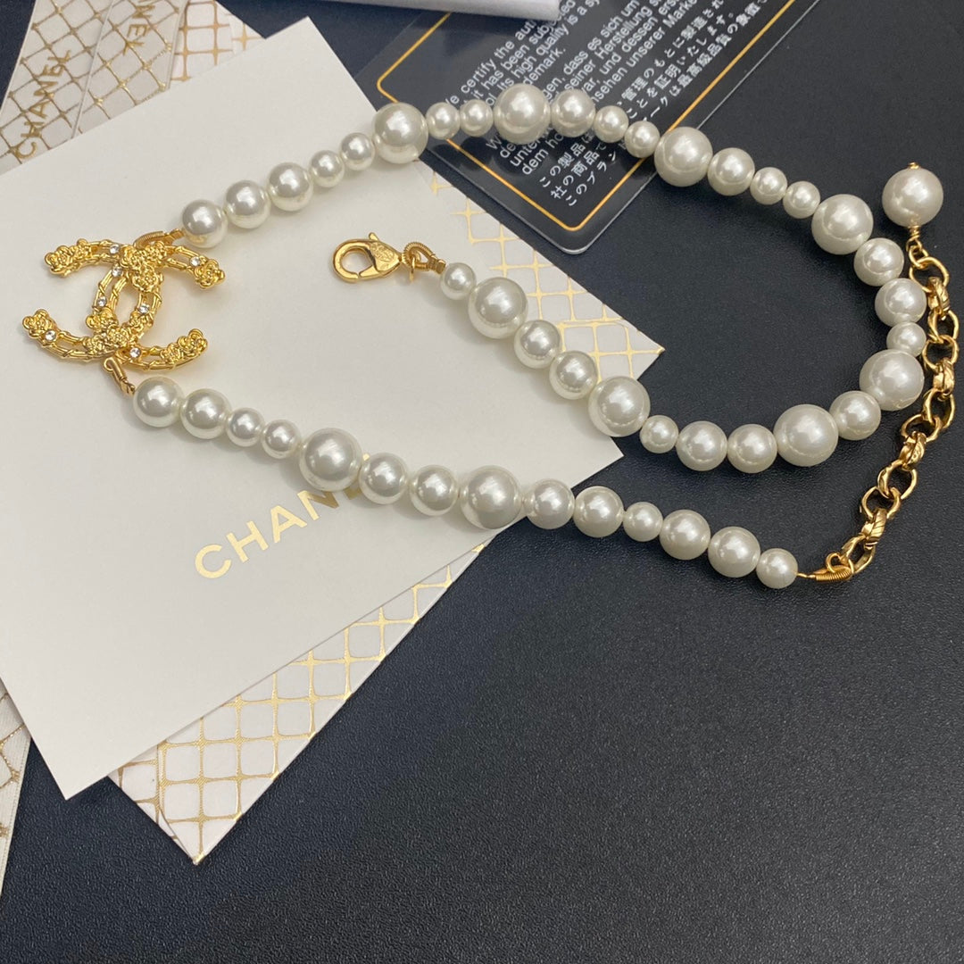Collar de Clavícula con Perlas Irregulares