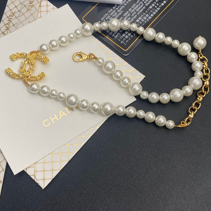 Collier ras du cou avec perle irrégulière