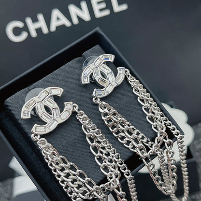 Boucles d'oreilles pendantes chaîne et diamants de cristal