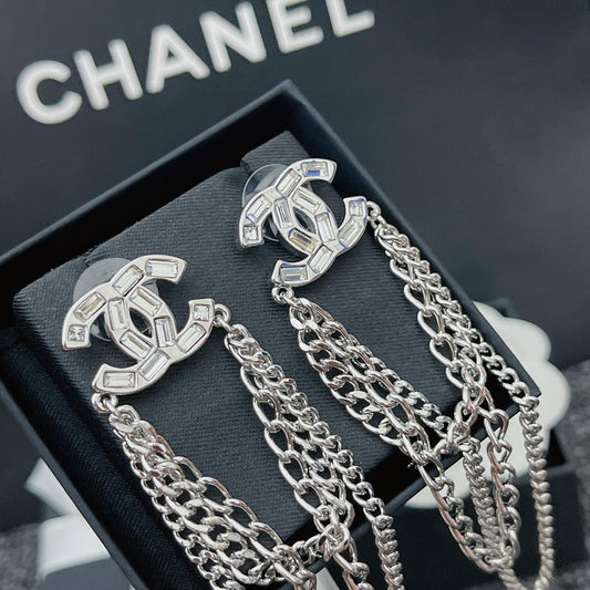Boucles d'oreilles pendantes chaîne et diamants de cristal